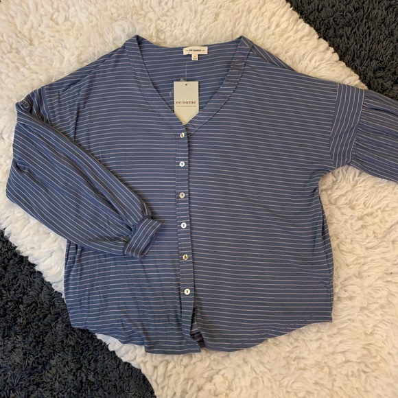 Ladies casual top - Picture 1 of 3